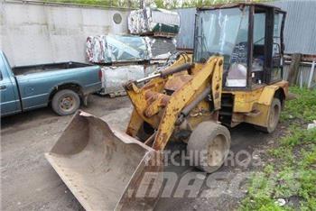 CAT 904B Naudoti ratiniai krautuvai