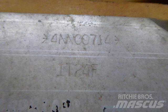 CAT IT24F Naudoti ratiniai krautuvai