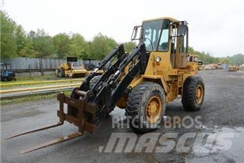 CAT IT28B Naudoti ratiniai krautuvai