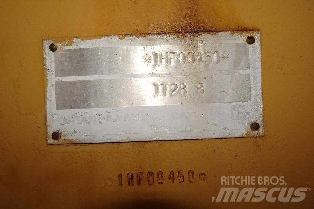 CAT IT28B Naudoti ratiniai krautuvai