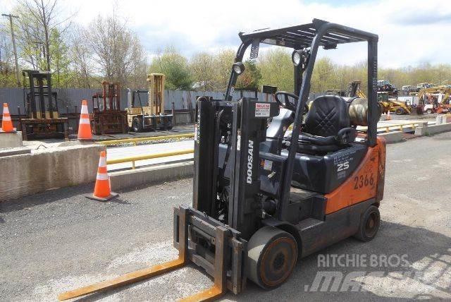 Doosan GC25P-5 Šakiniai krautuvai - Kita