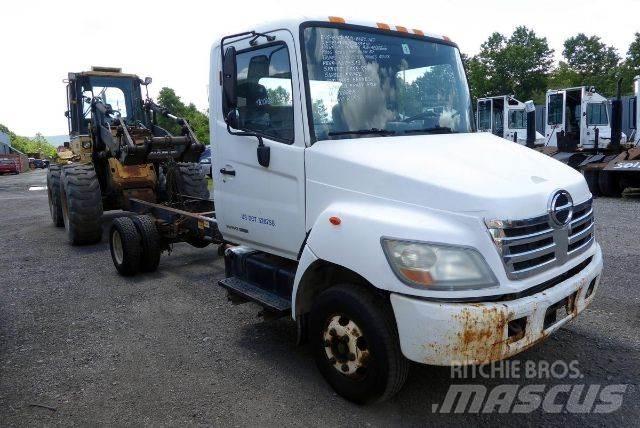 Hino 145 Važiuoklė su kabina