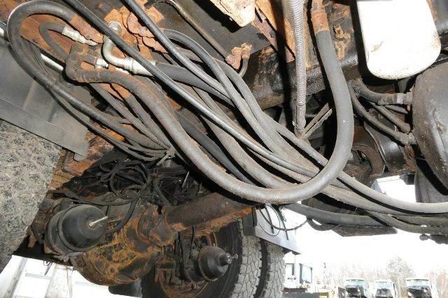 Mack CV712 Savivarčių priekabų vilkikai