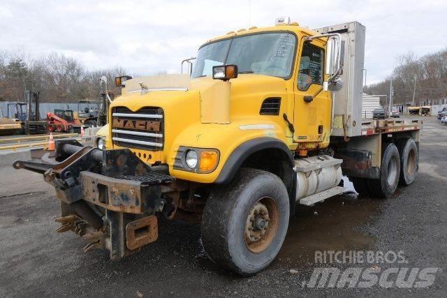 Mack CV713 Platformos/ Pakrovimas iš šono