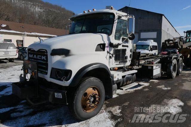 Mack CV713 Važiuoklė su kabina