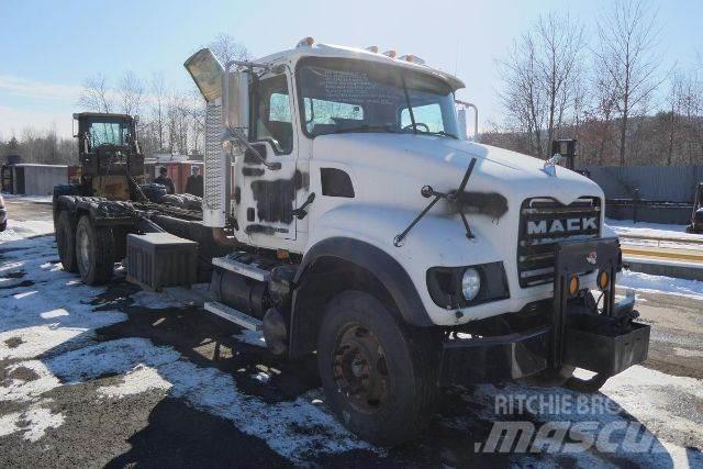 Mack CV713 Važiuoklė su kabina