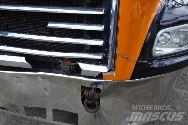 Mack CX612 Važiuoklė su kabina