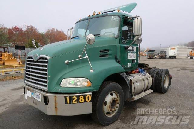 Mack CXN612 Važiuoklė su kabina