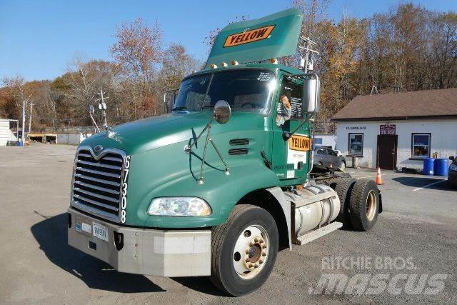 Mack CXN612 Važiuoklė su kabina