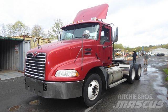 Mack CXN613 Važiuoklė su kabina