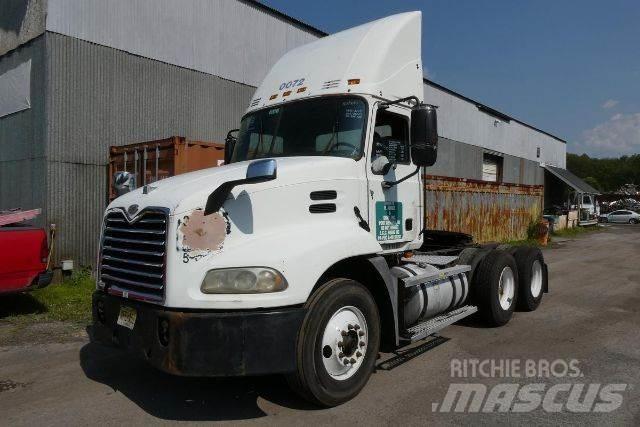 Mack CXN613 Važiuoklė su kabina