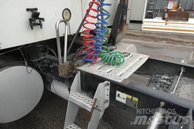 Mack CXU613 Naudoti vilkikai
