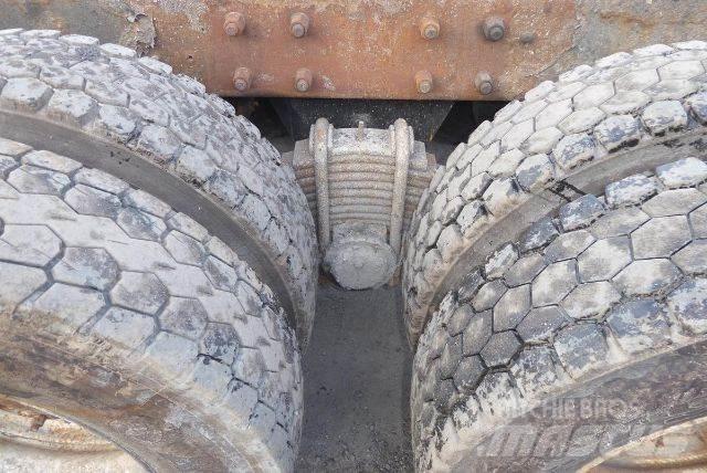 Mack MR688S Važiuoklė su kabina