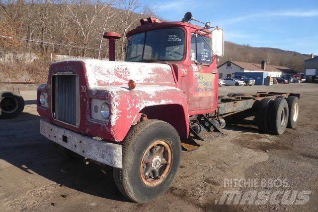 Mack R611 Važiuoklė su kabina