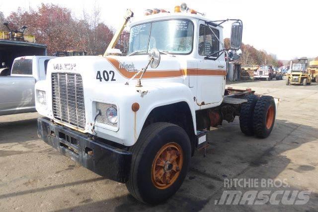 Mack R690T Važiuoklė su kabina