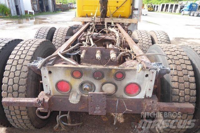 Mack RD688S Važiuoklė su kabina