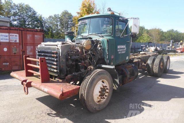 Mack RD688S Važiuoklė su kabina