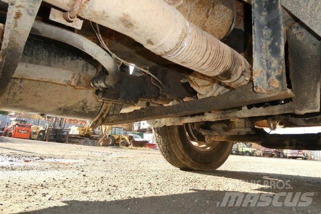 Mack RD688S Konteinerių nuožulnaus pakėlimo ant platformos krautuvai