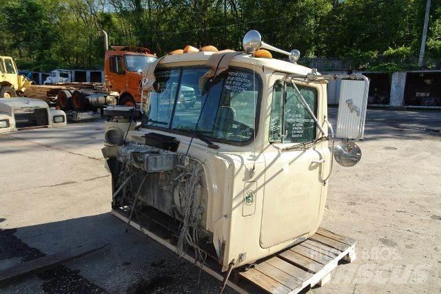 Mack RD690S Kabinos ir salonai
