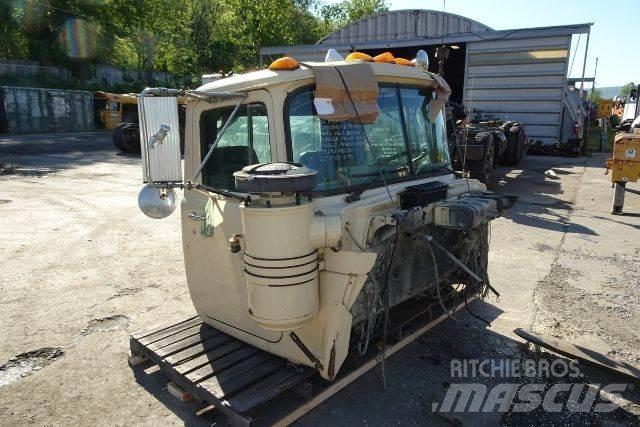 Mack RD690S Kabinos ir salonai