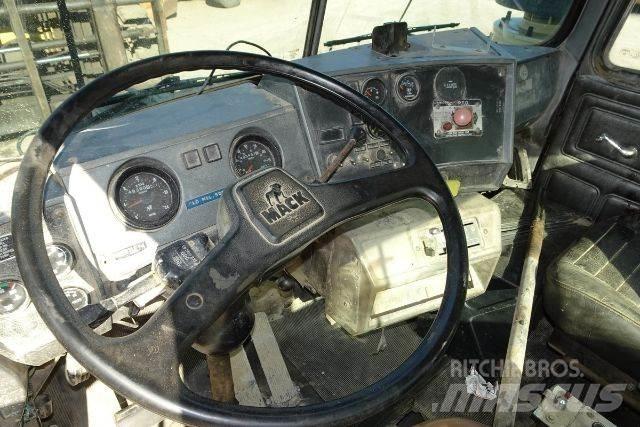 Mack RD690S Kabinos ir salonai