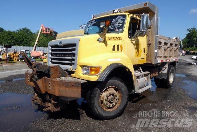 Sterling L8500 Savivarčių priekabų vilkikai