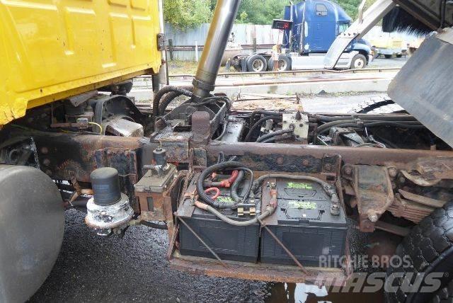 Sterling L8500 Savivarčių priekabų vilkikai
