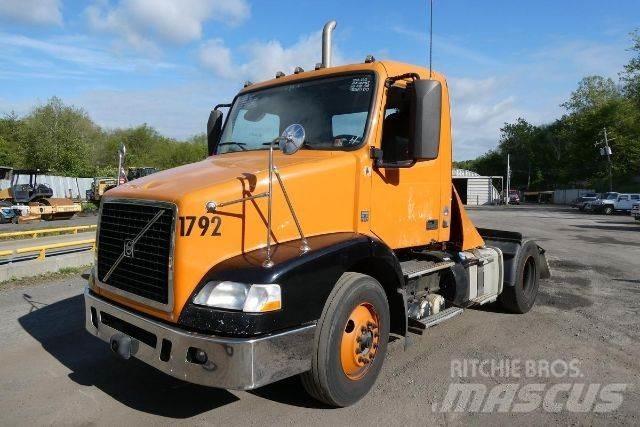 Volvo VNM42T Važiuoklė su kabina