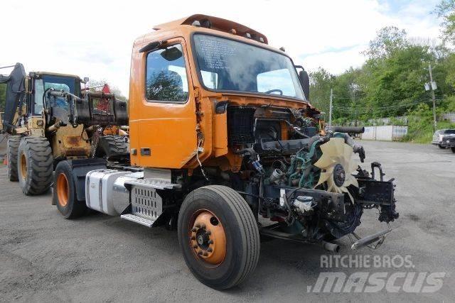 Volvo VNM42T Važiuoklė su kabina