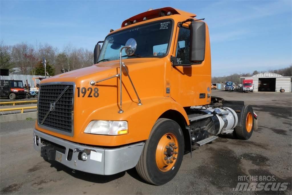 Volvo VNM42T Važiuoklė su kabina