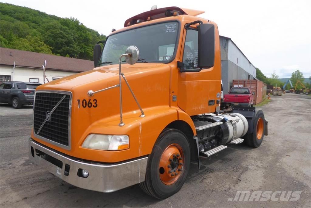 Volvo VNM42T Važiuoklė su kabina