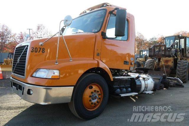 Volvo VNM64T Važiuoklė su kabina