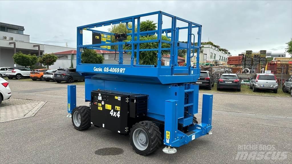 Genie GS-4069 RT Žirkliniai keltuvai