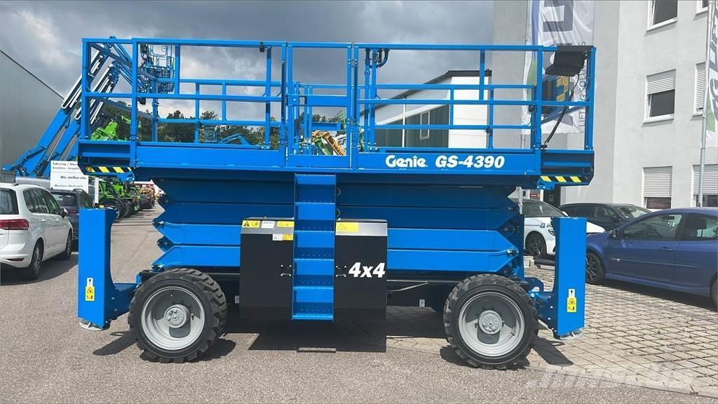 Genie GS-4390RT Žirkliniai keltuvai