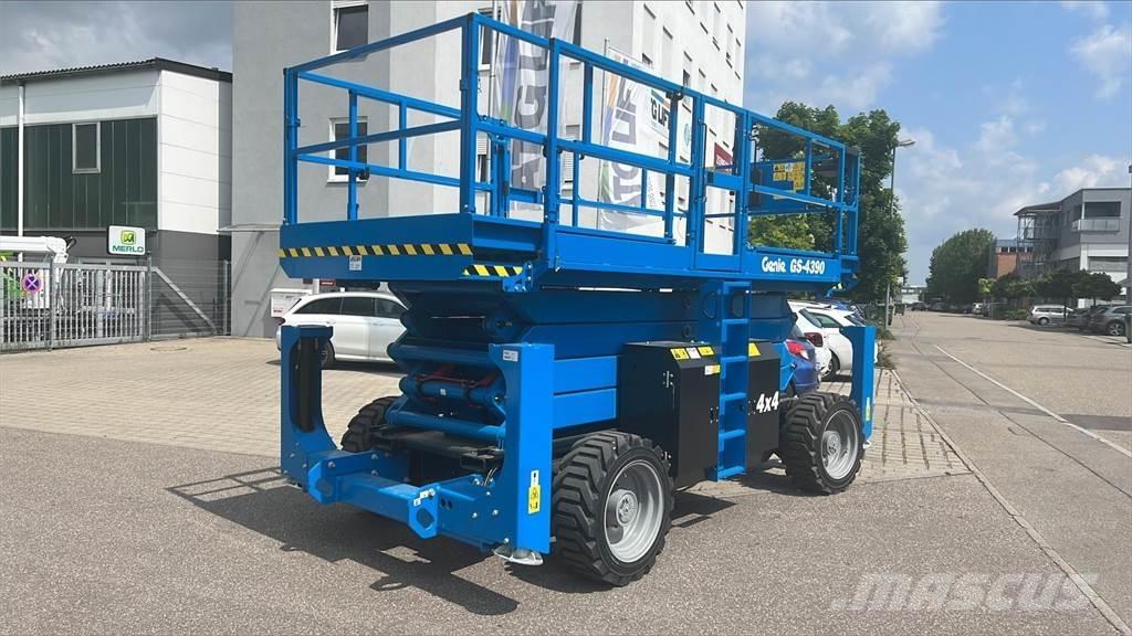 Genie GS-4390RT Žirkliniai keltuvai