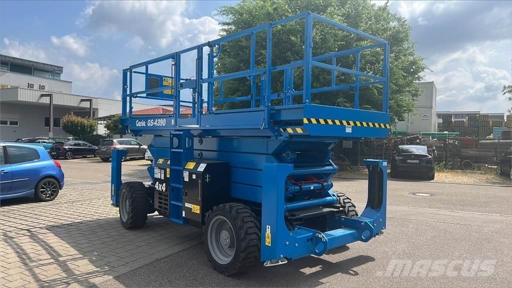 Genie GS-4390RT Žirkliniai keltuvai