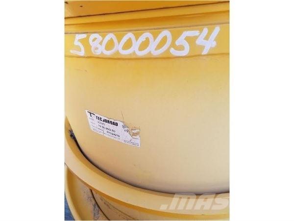 Volvo A25 Padangos, ratai ir ratlankiai