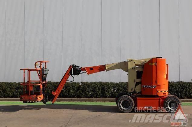 JLG E300AJP Alkūniniai keltuvai