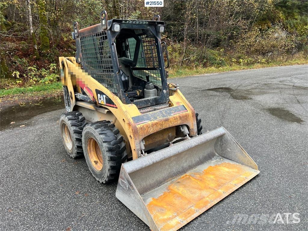 CAT 226 Krautuvai su šoniniu pasukimu