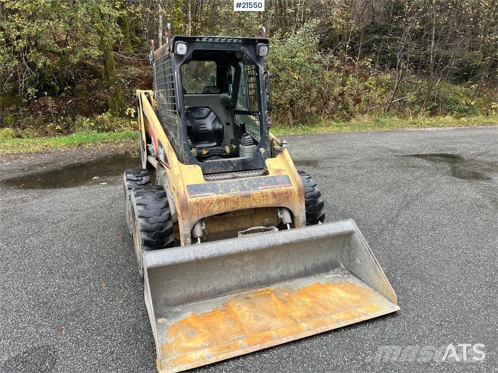 CAT 226 Krautuvai su šoniniu pasukimu