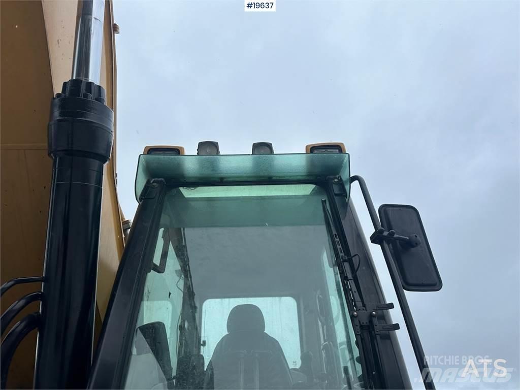 CAT 300D Vikšriniai ekskavatoriai