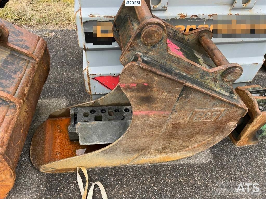 CAT 313FL Vikšriniai ekskavatoriai
