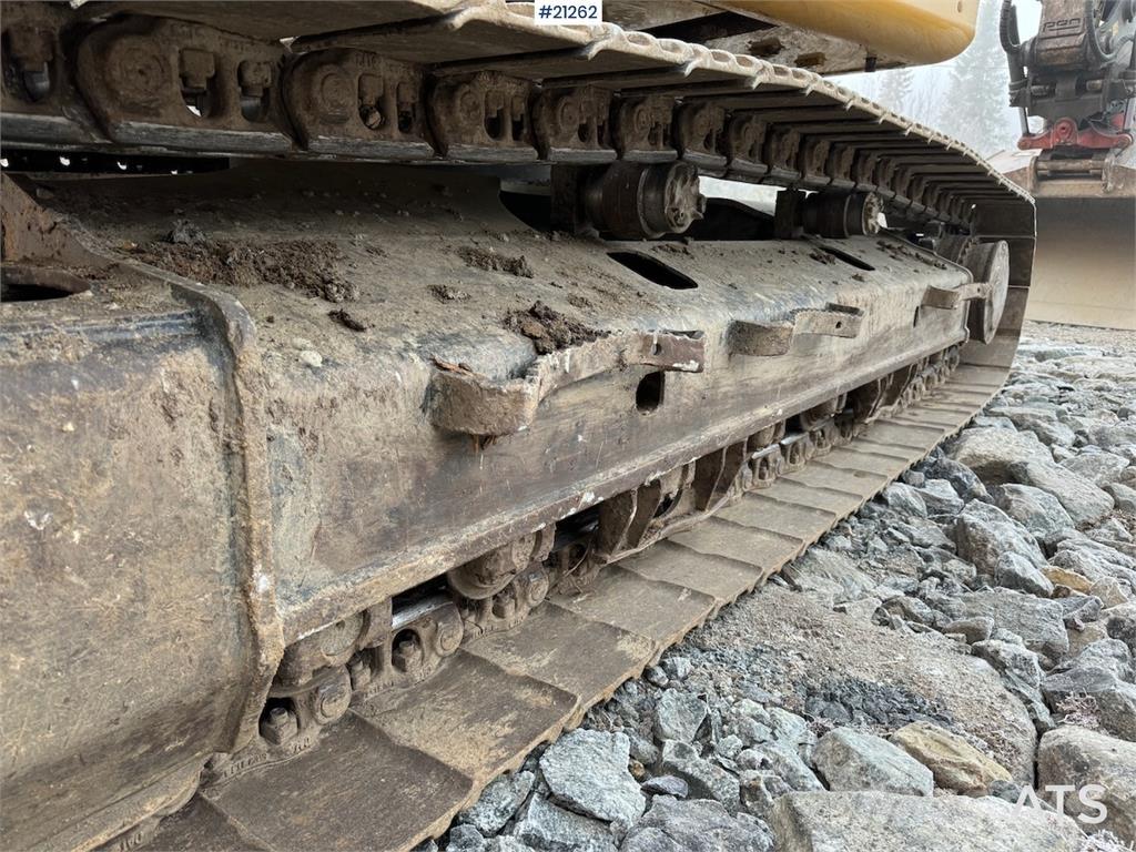 CAT 323 Vikšriniai ekskavatoriai