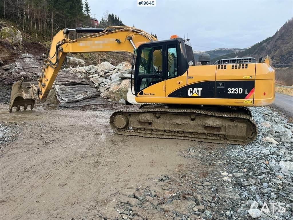 CAT 323D Vikšriniai ekskavatoriai