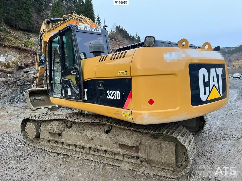 CAT 323D Vikšriniai ekskavatoriai
