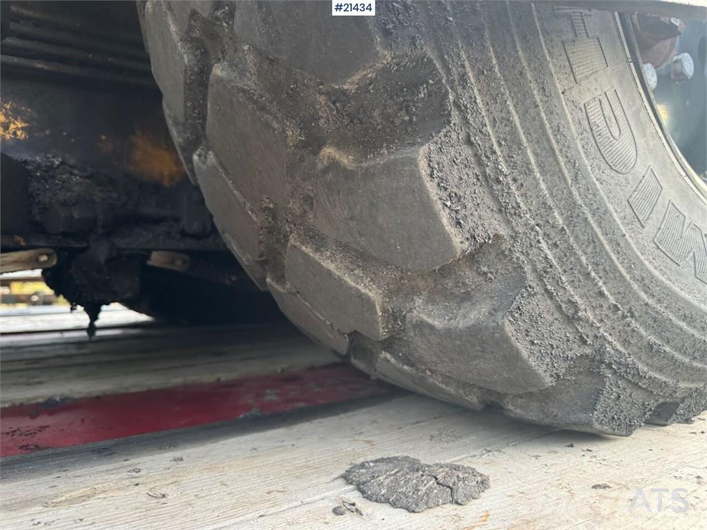 CAT AP 300 Asfalto klotuvai