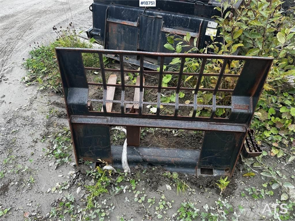 CAT Pallet Forks Statyba - Kita