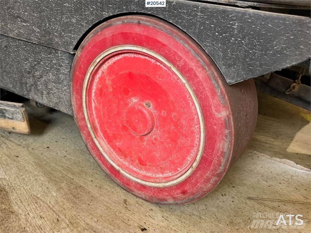 Comac Ultra 100 BS Statyba - Kita