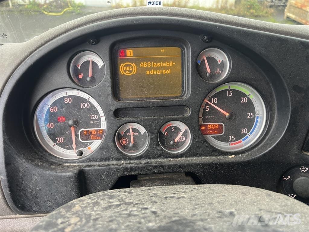 DAF FA 4x2 Sunkvežimiai su dengtu kėbulu