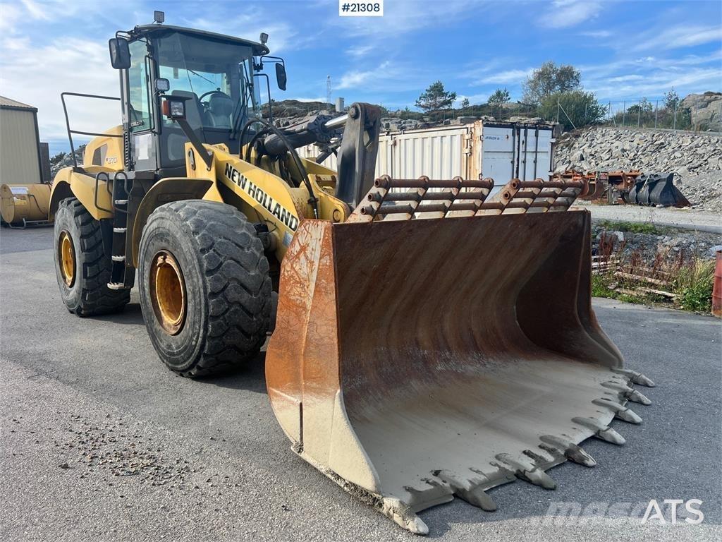 New Holland w270B Naudoti ratiniai krautuvai